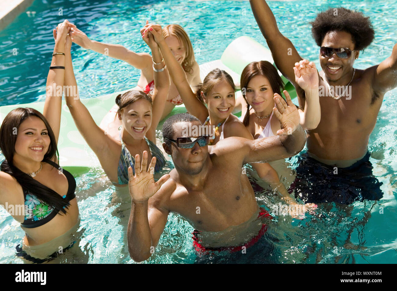 Middle Friends Pool Teenage friends hanging out swimming pool hi-res stock photography and ...
