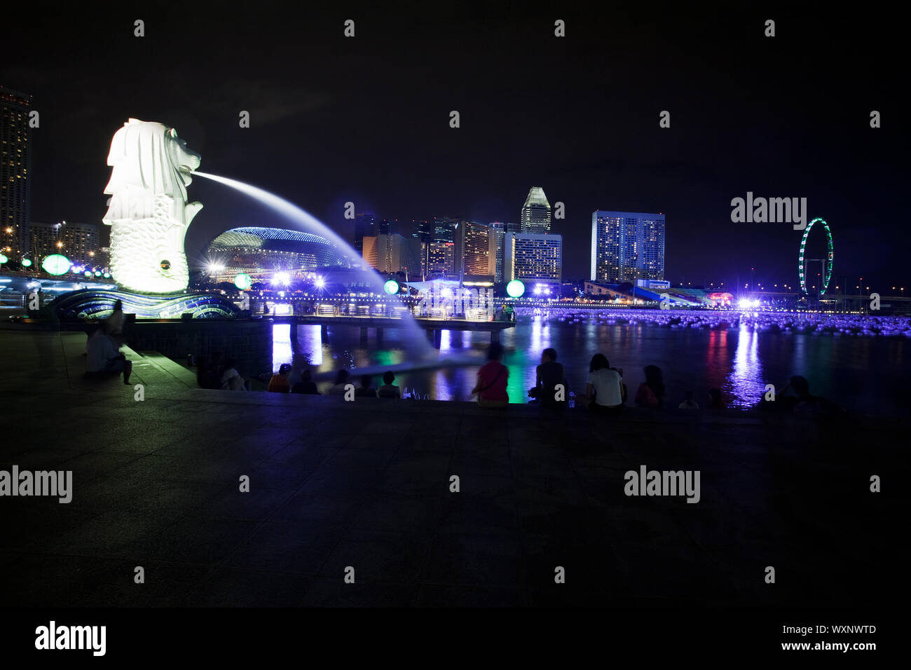 The merlion at night hi-res stock photography and images - Alamy