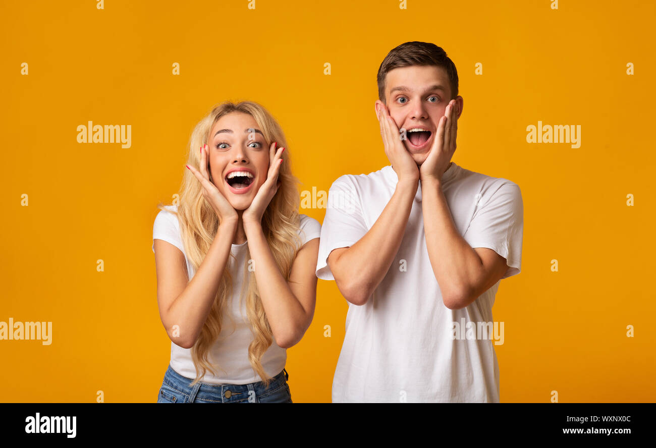 Парень держит девушку за щечки. Потрепал по щеке. Парень держит девушку за щечки. Прикосновение к щеке мужчины. Трогаю щекой.