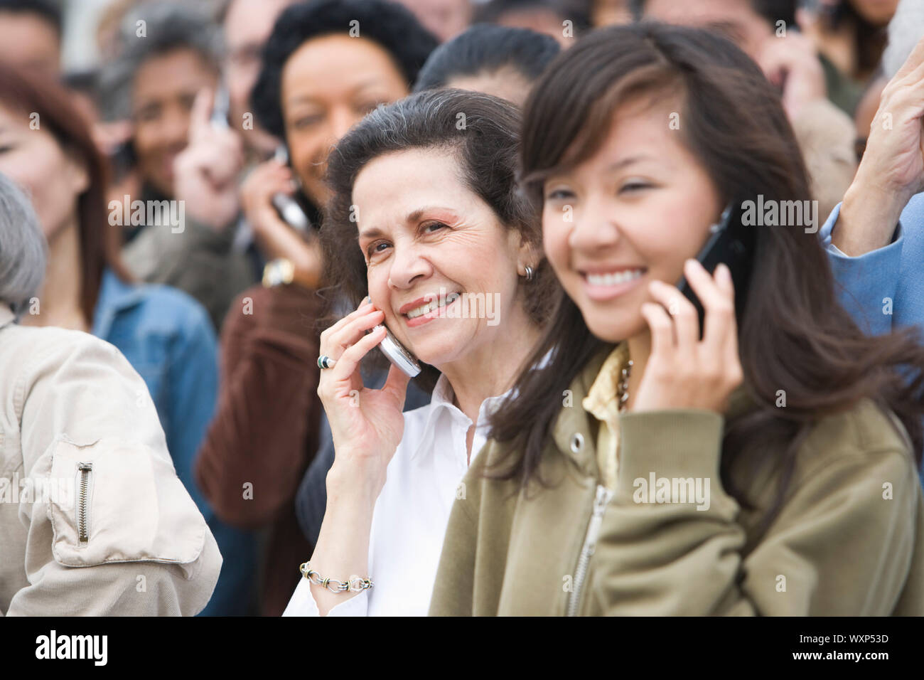 Crowd young people using phones hi-res stock photography and images - Alamy