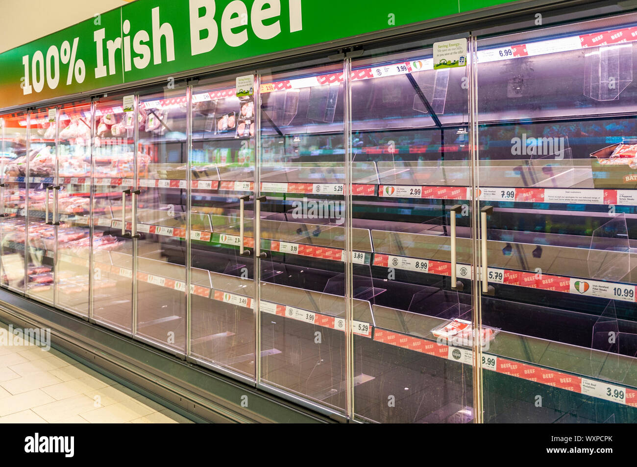Supermarket shelves empty hires stock photography and images Alamy