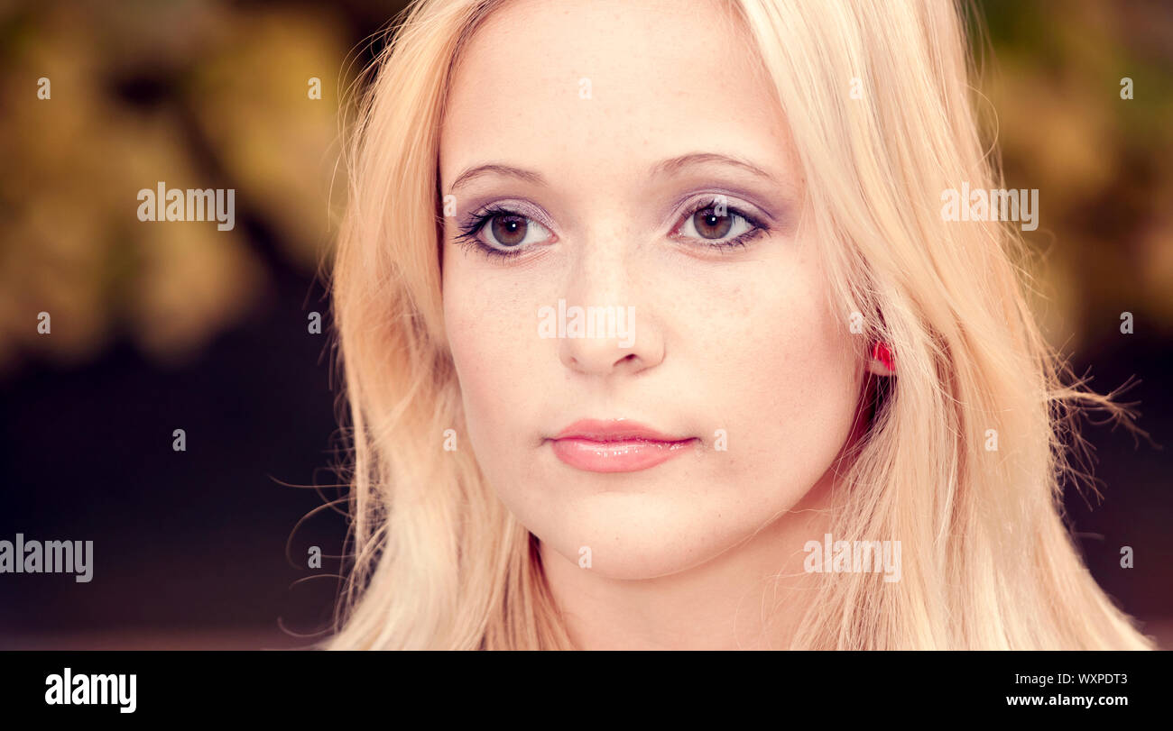 Outdoor portrait of a beautiful young woman in the park Stock Photo - Alamy