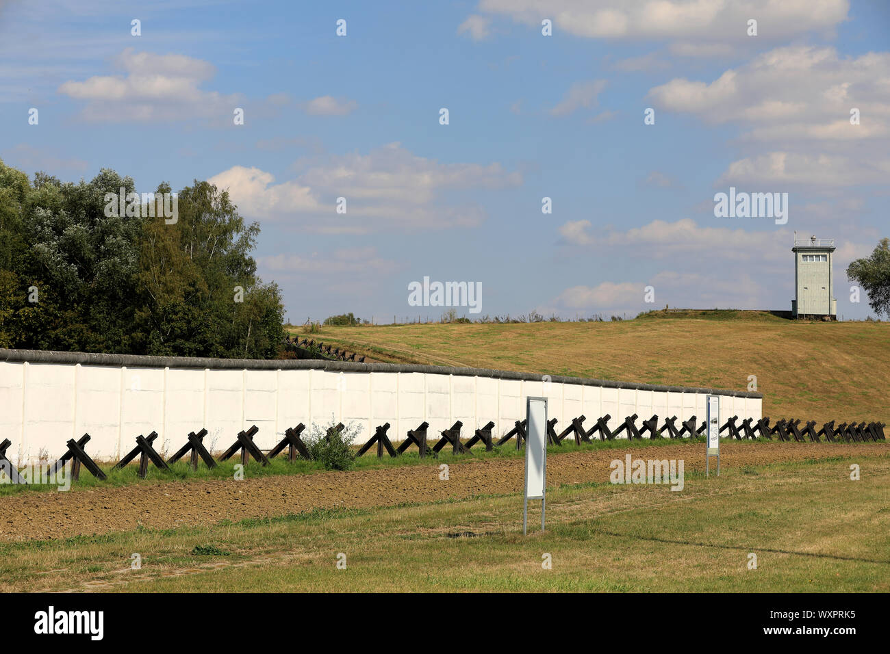 05 September 2019, Saxony-Anhalt, Hötensleben: The command tower and remains of the Wall are located at the border monument in Hötensleben on the former inner-German border. Photo: Peter Gercke/dpa-Zentralbild/ZB Stock Photo