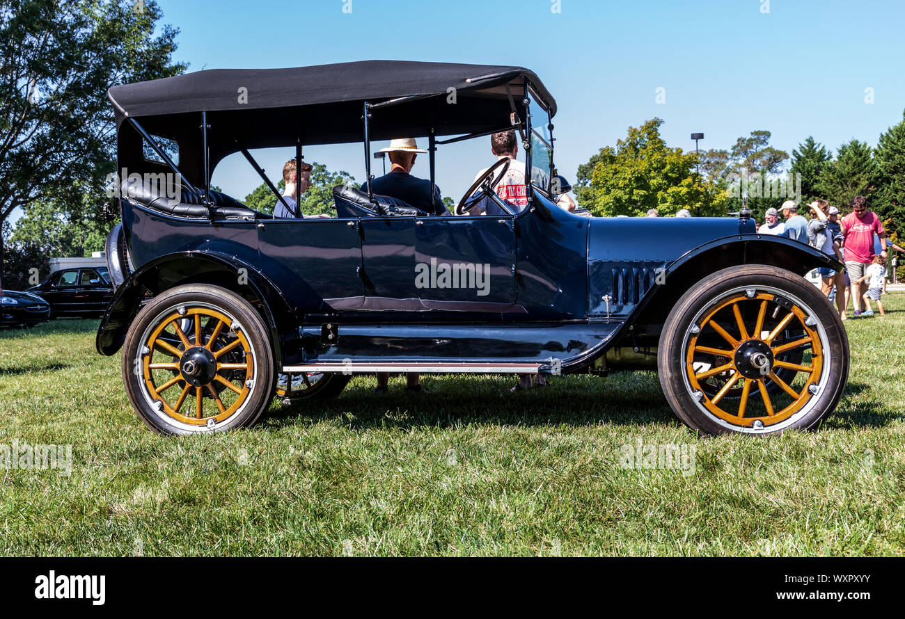 HICKORY, NC, USA-7 SEPT 2019: 1915 Buick C-25.  View from passenger side. Stock Photo