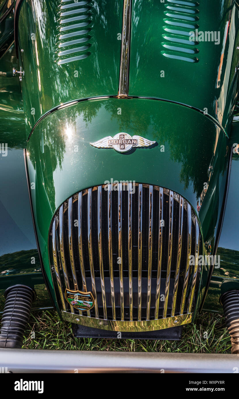 HICKORY, NC, USA-7 SEPT 2019: 1985 Morgan plus 8, convertible sports car, British Racing Green.  Front (grille) view from above. Stock Photo