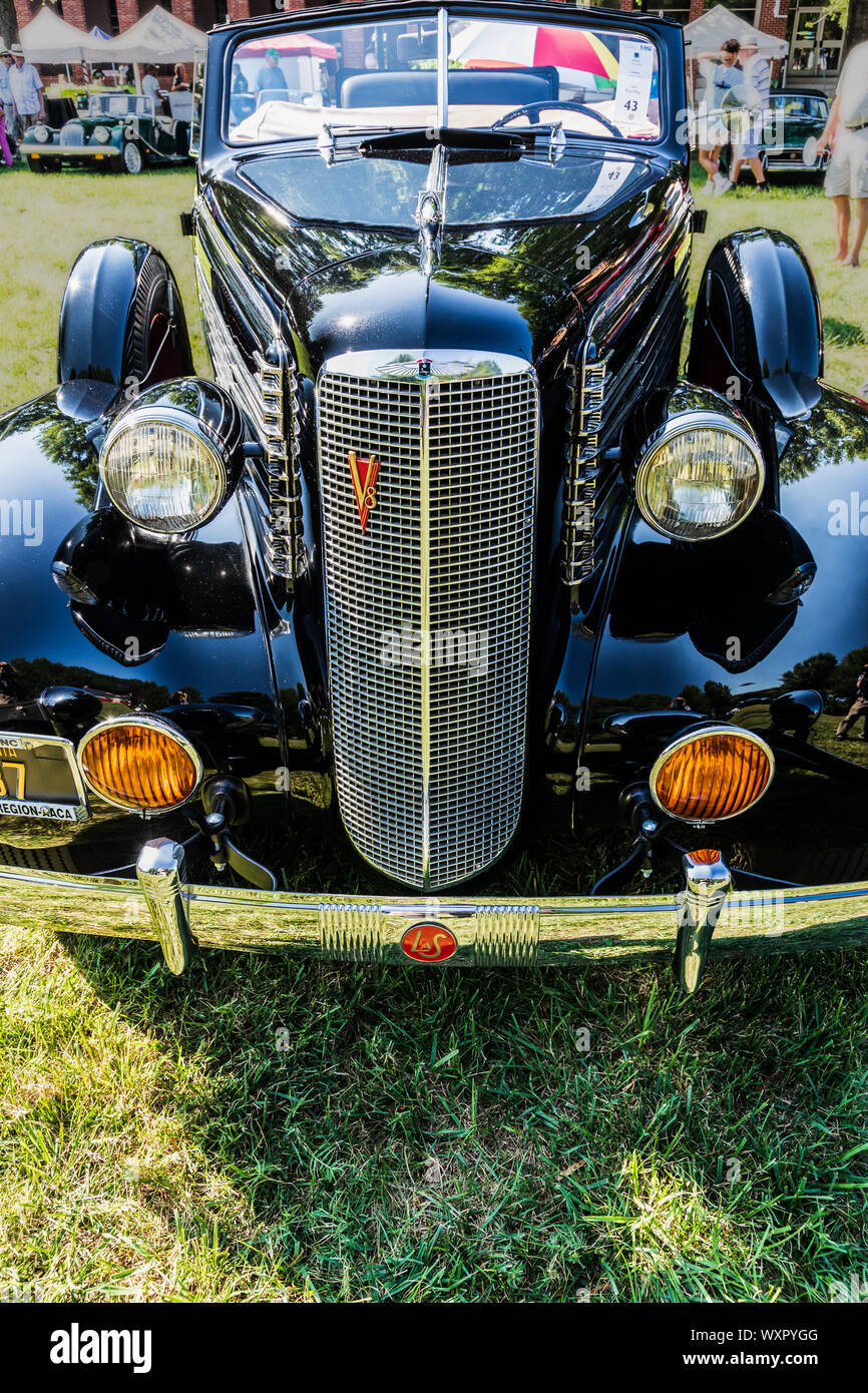 HICKORY, NC, USA-7 SEPT 2019: 1937 LaSalle, front (grille) view. Stock Photo