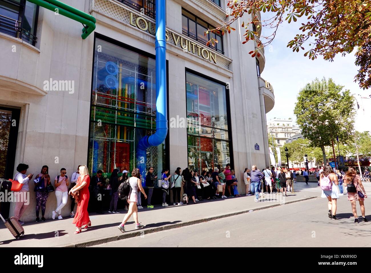 People in line waiting to enter the Louis Vuitton store, Paris, France  Stock Photo - Alamy