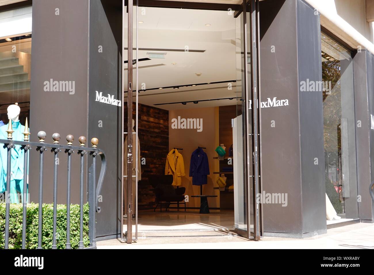 Max Mara, Italian women's clothing store, Avenue Montaigne, Paris, France  Stock Photo - Alamy