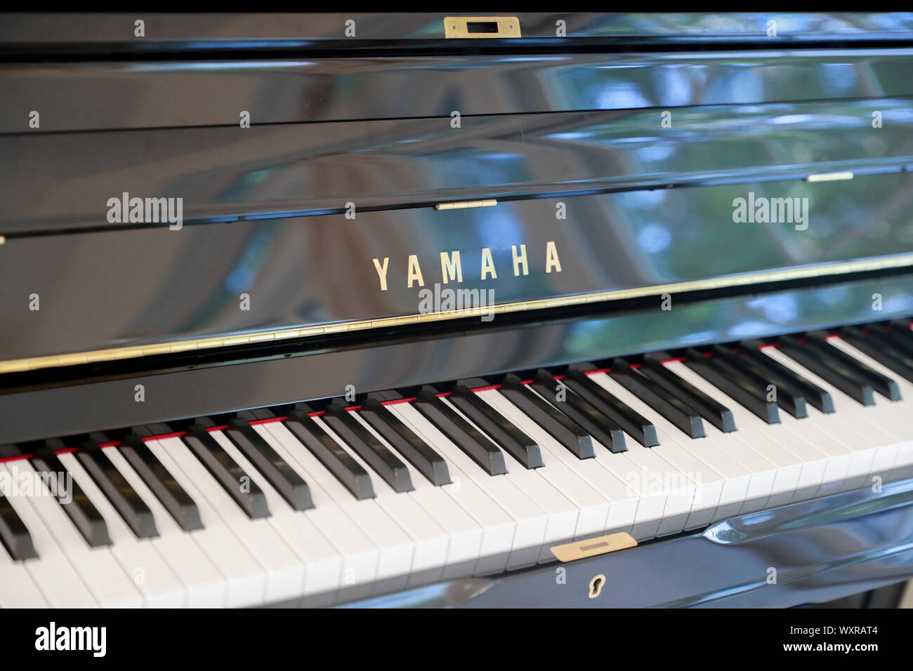 Piano yamaha fotografías e imágenes de alta resolución - Alamy