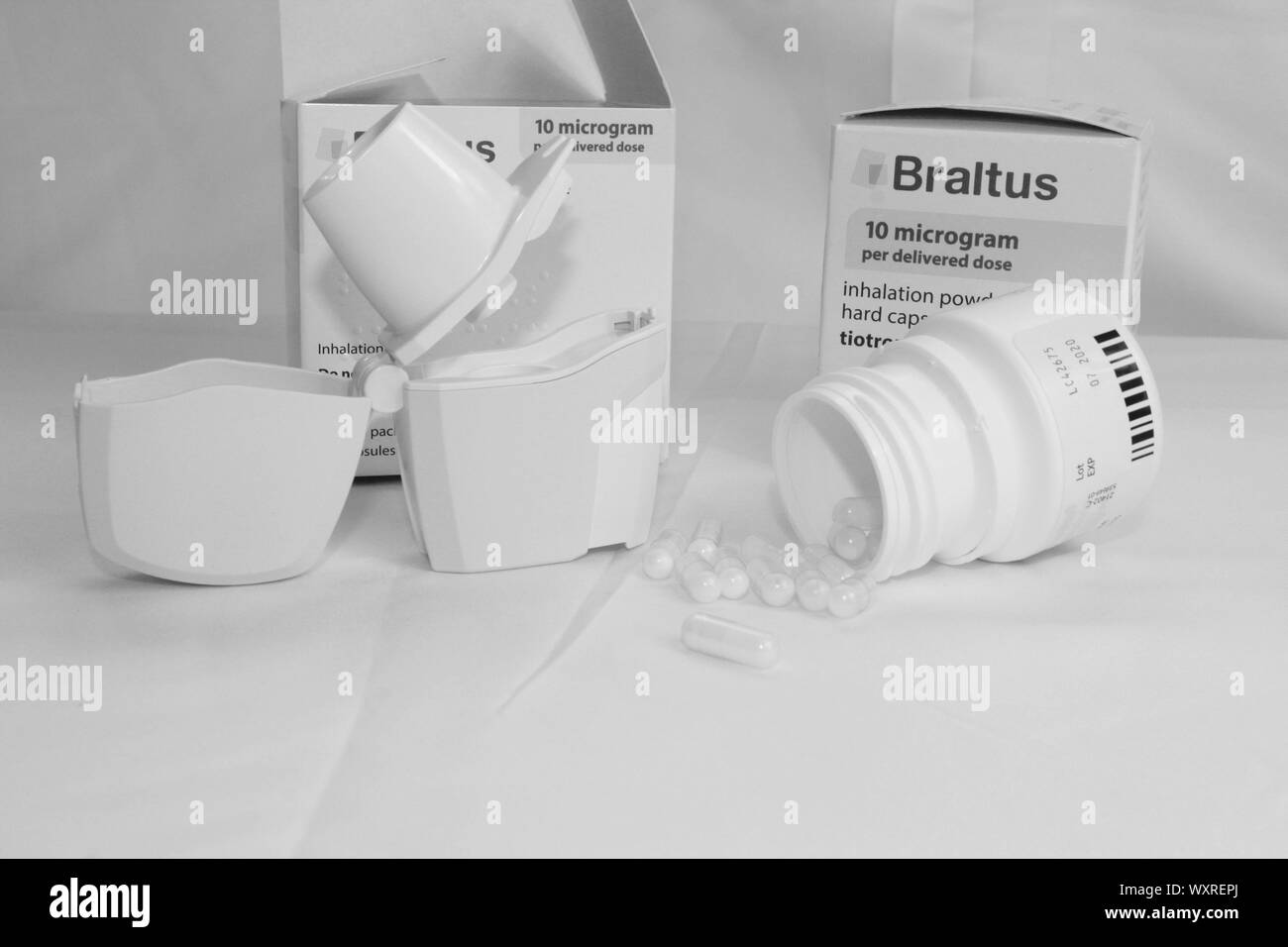 Asthma inhaler spacer Black and White Stock Photos & Images - Alamy