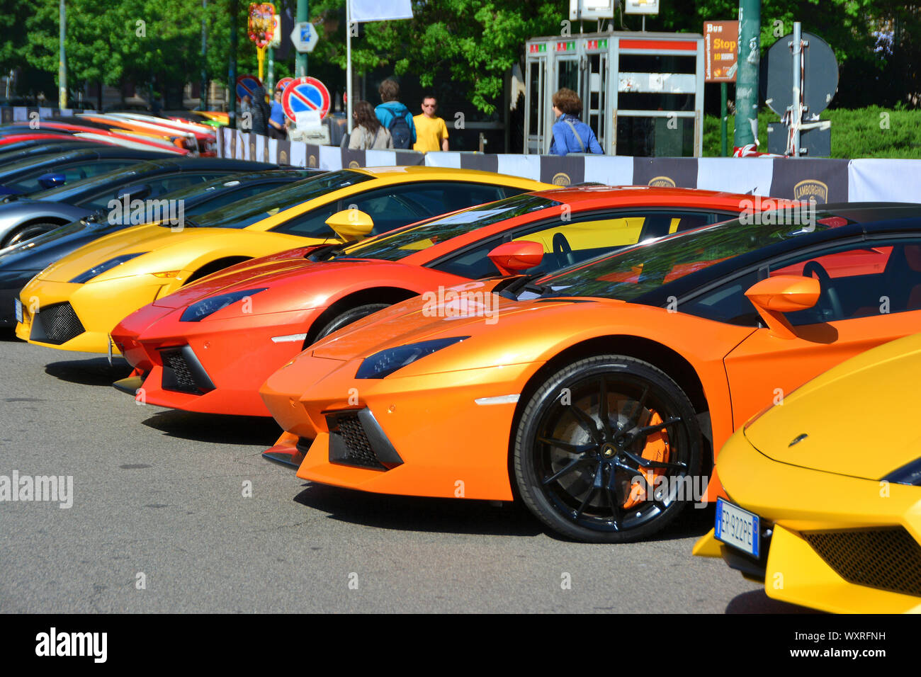 Luxury Car Outside House High Resolution Stock Photography And Images Alamy