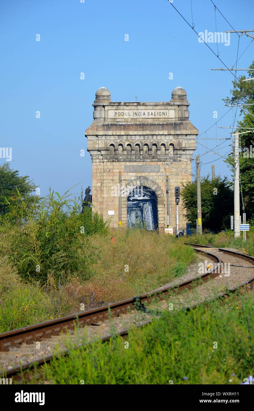 Cernavoda in der Dobrudscha, Rumänien, Stadt an Donau und Donau-Schwarzmeer-Kanal: die Saligny Eisenbahnbrücke Stock Photo