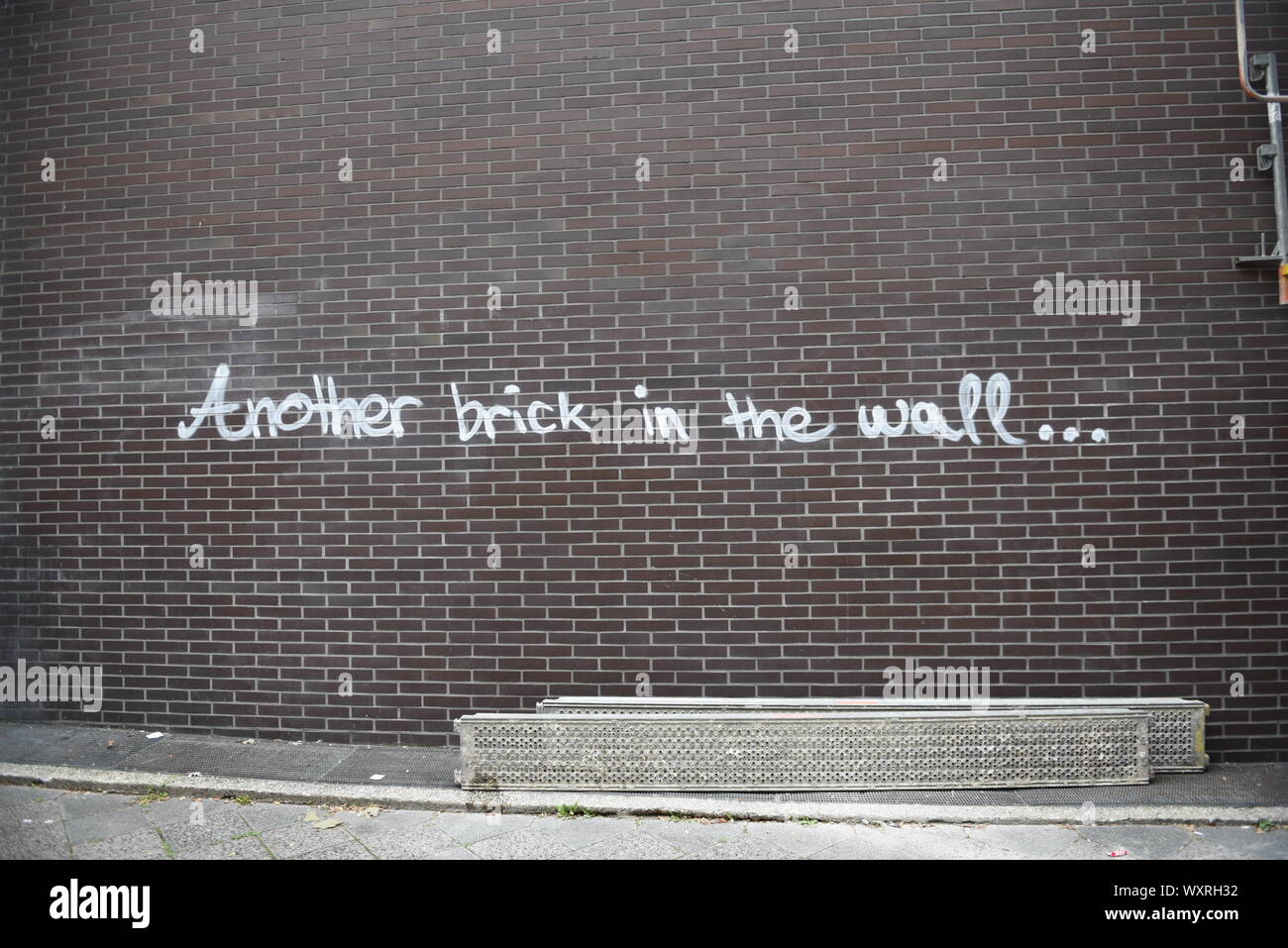 pink floyd, another brick in the wall, graffiti Stock Photo - Alamy