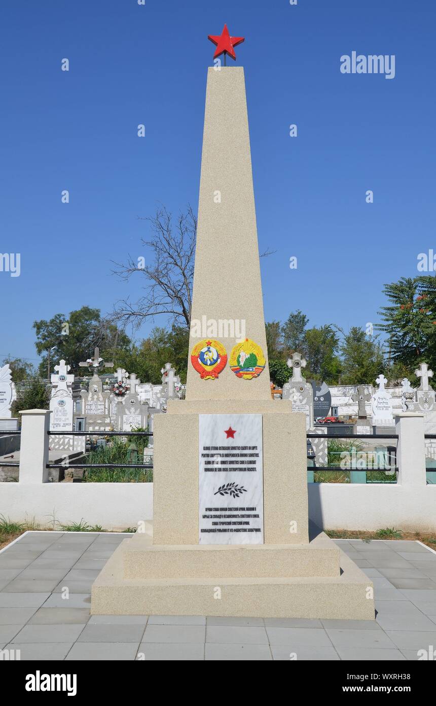 Medgidia, eine Stadt in der Dobrudscha, Rumänien: Heldenfriedhof, sowjetisches Ehrenmal Stock Photo