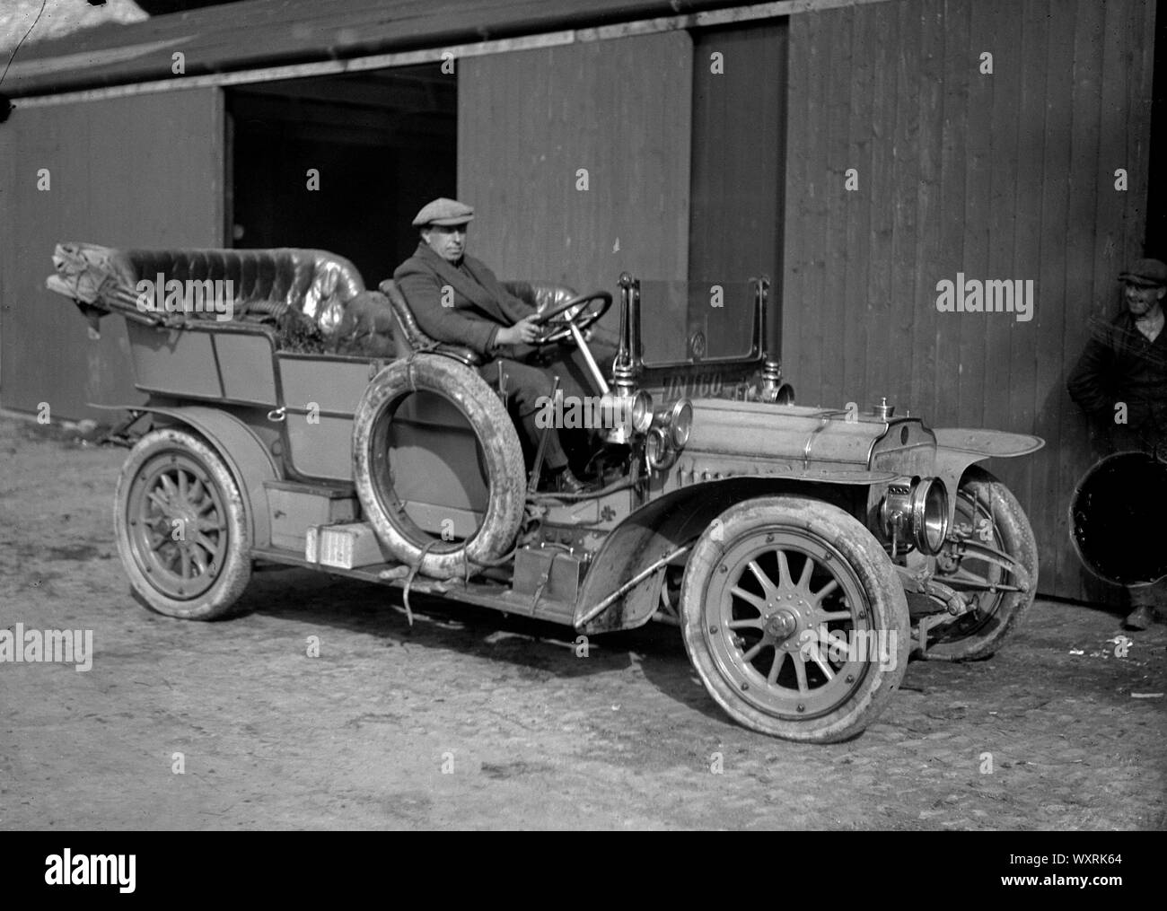 AJAXNETPHOTO. 1910 (APPROX). ENGLAND. (EXACT LOCATION UNKNOWN). - EDWARDIAN MOTORING - MAN BEHIND THE WHEEL OF A LARGE OPEN TOURING CAR, POSSIBLY A MORS 'ROI DE BELGES' TOURER1903-5.    PHOTOGRAPHER:UNKNOWN © DIGITAL IMAGE COPYRIGHT AJAX VINTAGE PICTURE LIBRARY SOURCE: AJAX VINTAGE PICTURE LIBRARY COLLECTION REF:()AVL MOT CAR JB 80201 20 Stock Photo