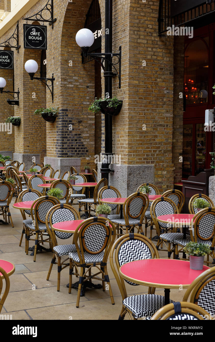 Empty tables and chairs at a restaurant in Hay's Galleria - a port Brexit warning? Southwark, London Stock Photo