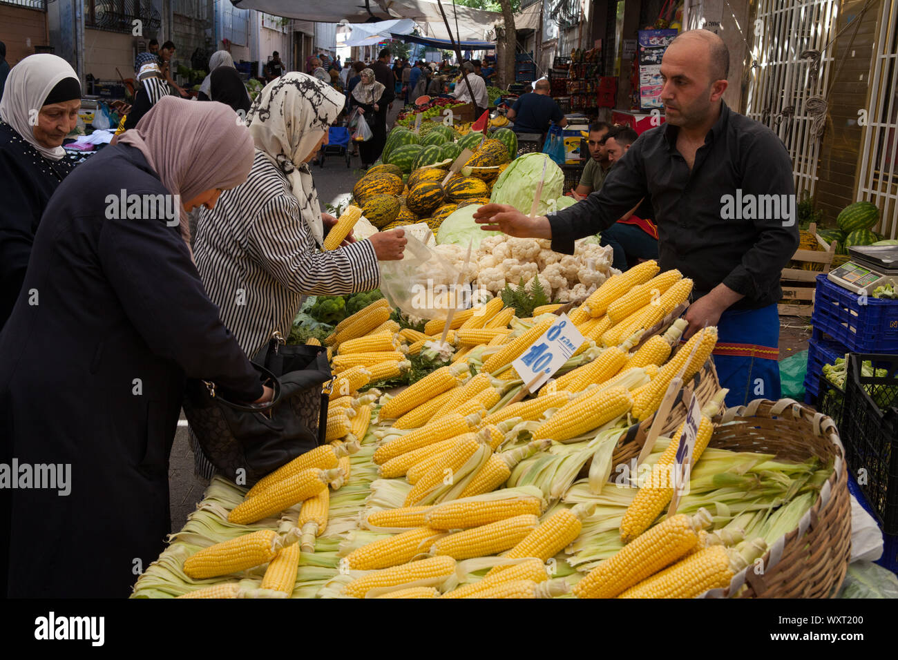 Maize and sweetcorn vendor at the market in the Fatih district of Istanbul, Turkey Stock Photo