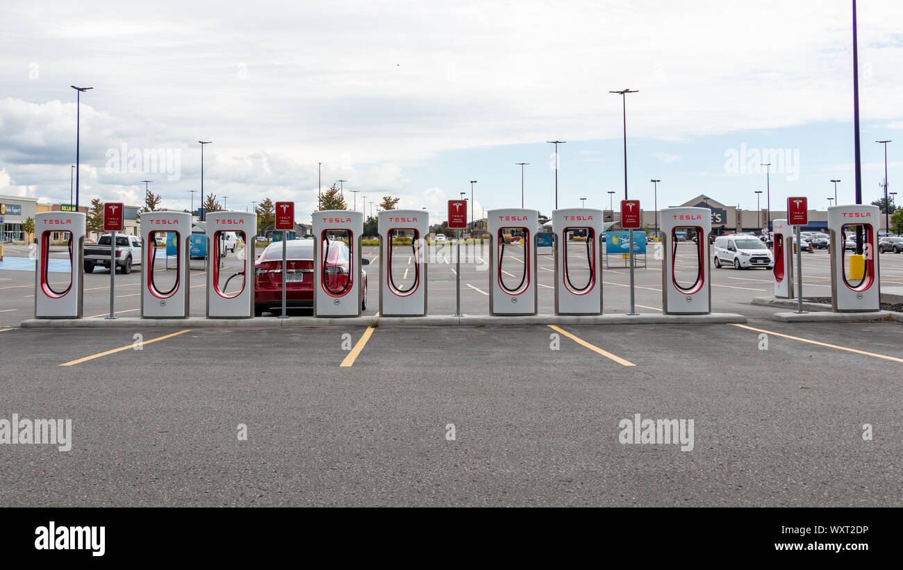 Tesla parking auto hires stock photography and images Alamy