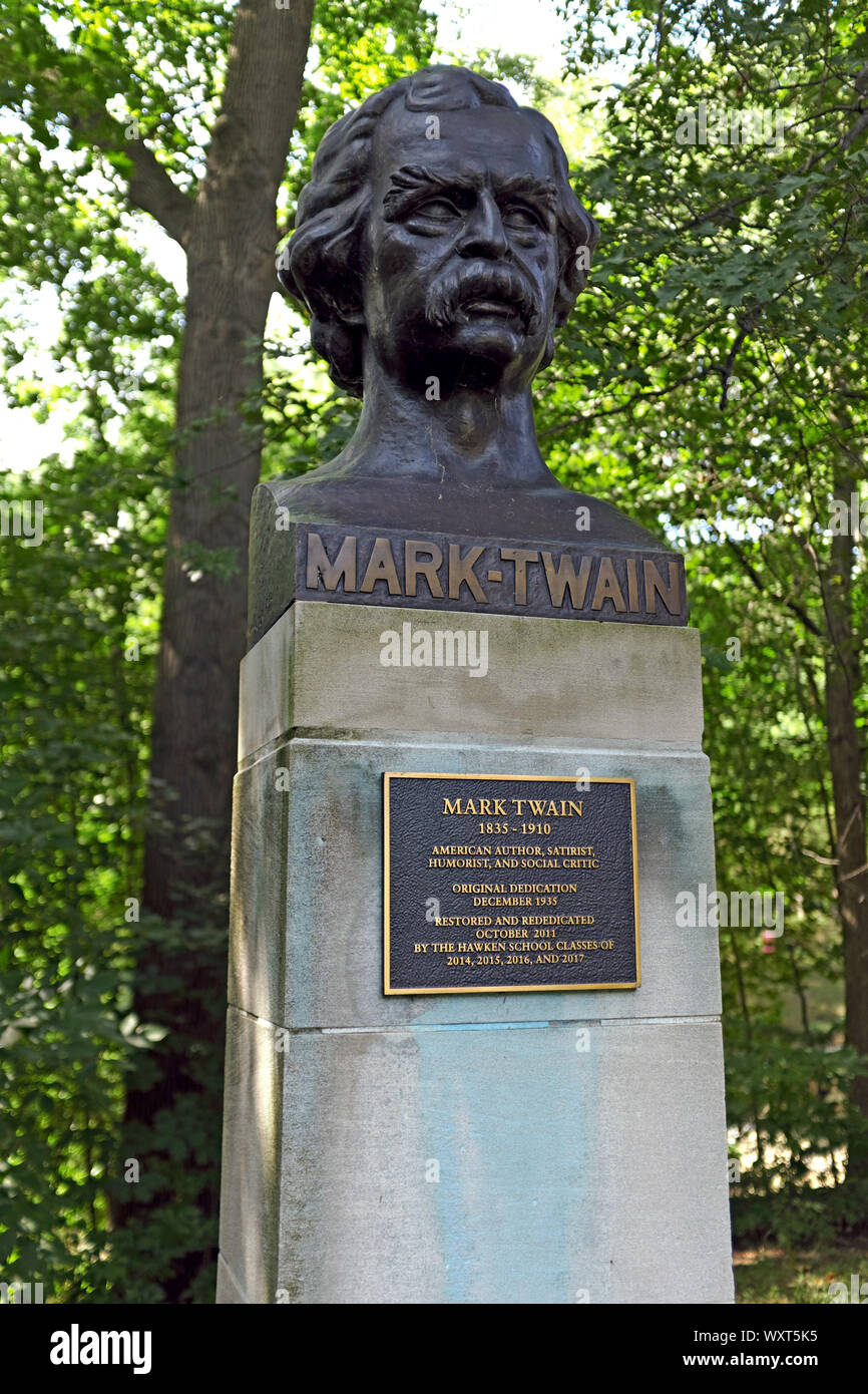 Bust of Samuel Langhorne Clemens, known as Mark Twain, honoring the American author in the Cultural Gardens of Cleveland, Ohio, USA. Stock Photo