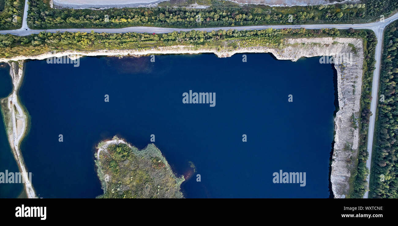 Limestone quarry conveyor hires stock photography and images Alamy