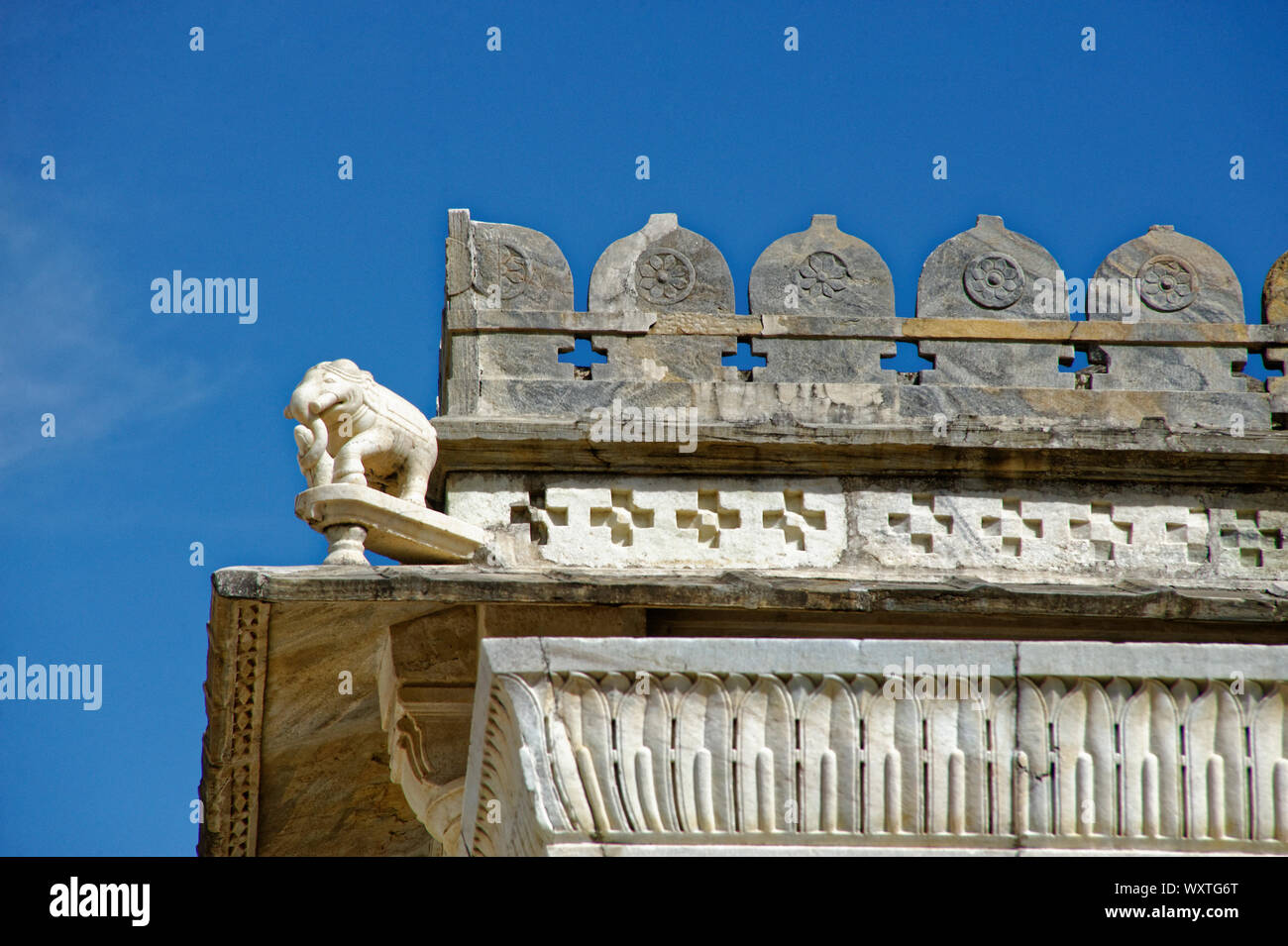 Statues carved in the corners of roof of Adinatha Jain temple Ranakpur Stock Photo