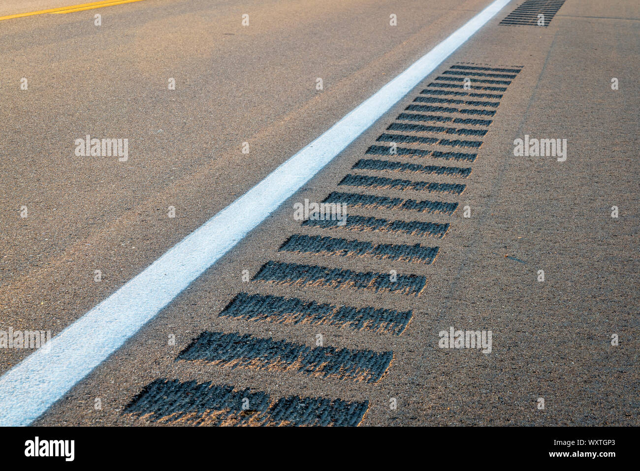 Rumble strips hires stock photography and images Alamy