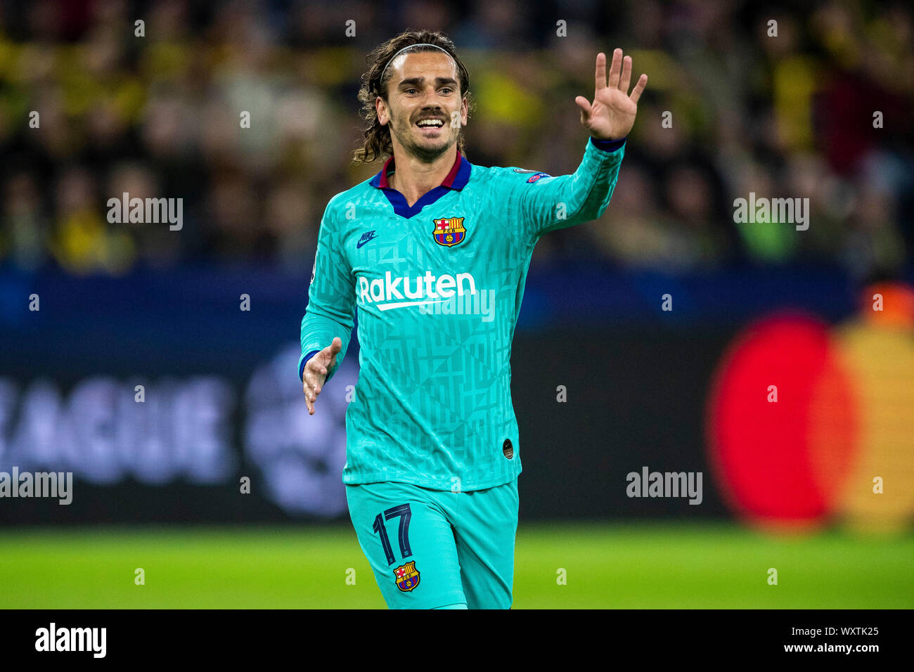 Dortmund, Deutschland. 17th Sep, 2019. Dortmund, Germany September 17,  2019: CL - 19/20 - Borussia Dortmund vs. Dortmund. FC Barcelona Antoine  Griezmann (FC Barcelona) Single action with Ball  gesture/gesture/gesticulated/laughsd/smiling/in a good mood ...