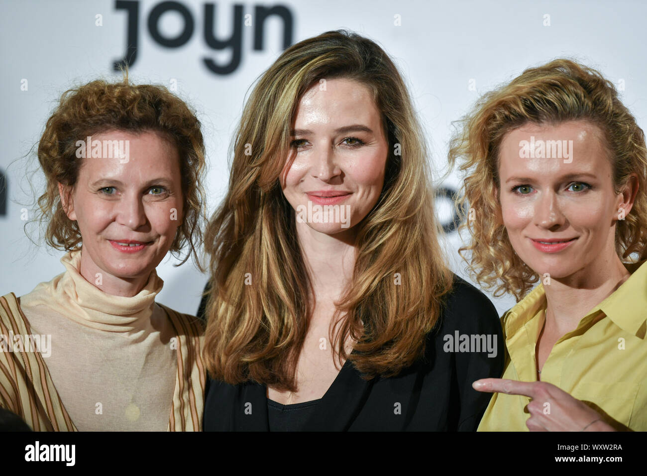 Berlin, Germany. 17th Sep, 2019. Mira Partecke (l-r), Katrin Bauerfeind and  Adina Vetter come to the Delphi Lux cinema to screen the first episode of  the new comedy series "Frau Jordan stellt