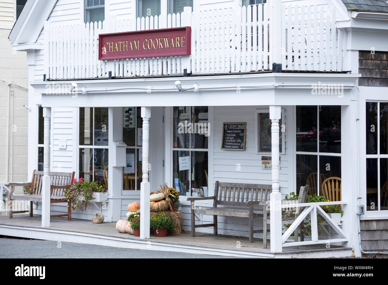 Chatham Cookware store, a shop with traditional decking  in the High Street at Chatham, Cape Cod New England, USA Stock Photo