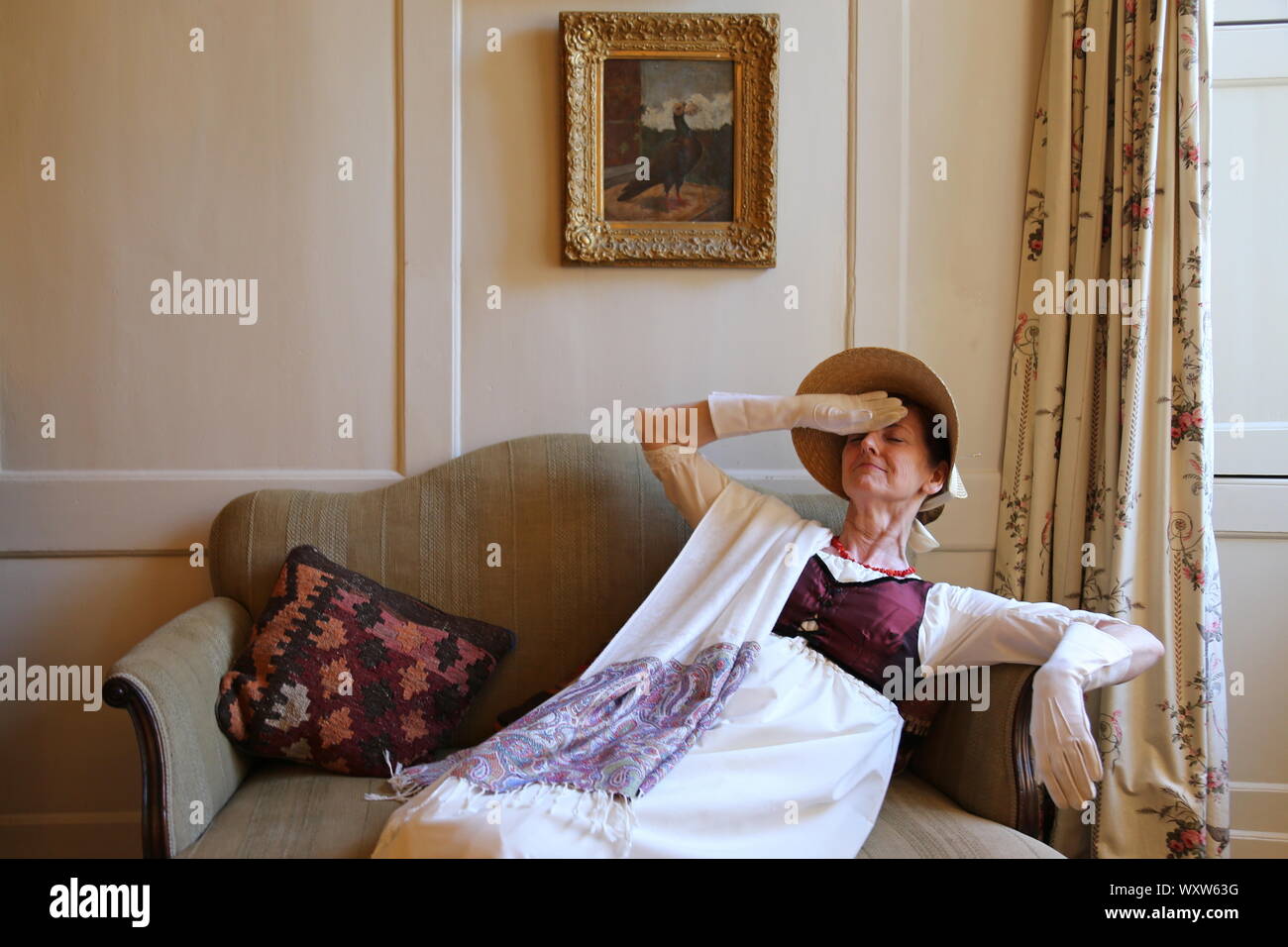job Dårlig skæbne Sportsmand Lady wearing Regency period costume. Jane Austen Festival 2019, Elton  House, Abbey Green, Bath, Somerset, England, Great Britain, UK, Europe  Stock Photo - Alamy