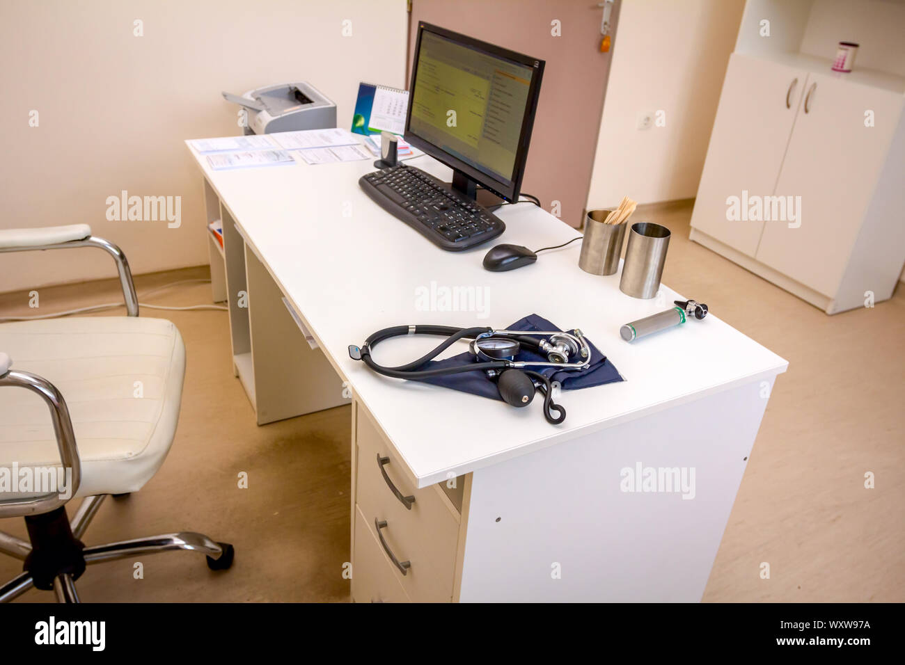 Doctors table hi-res stock photography and images - Alamy