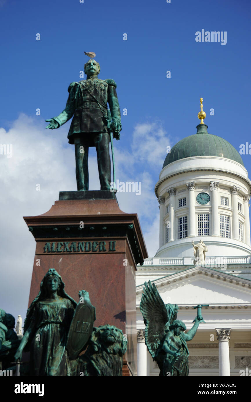 Dom von Helsinki, Alexander-II.-Denkmal Stock Photo