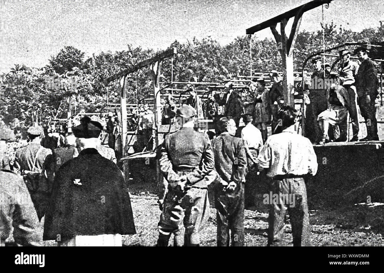 The execution of the SS overseers of the Stutthof concentration camp: Becker, Klaff, Steinhoff, and Pauls on July 4, 1946, with the priest Stock Photo