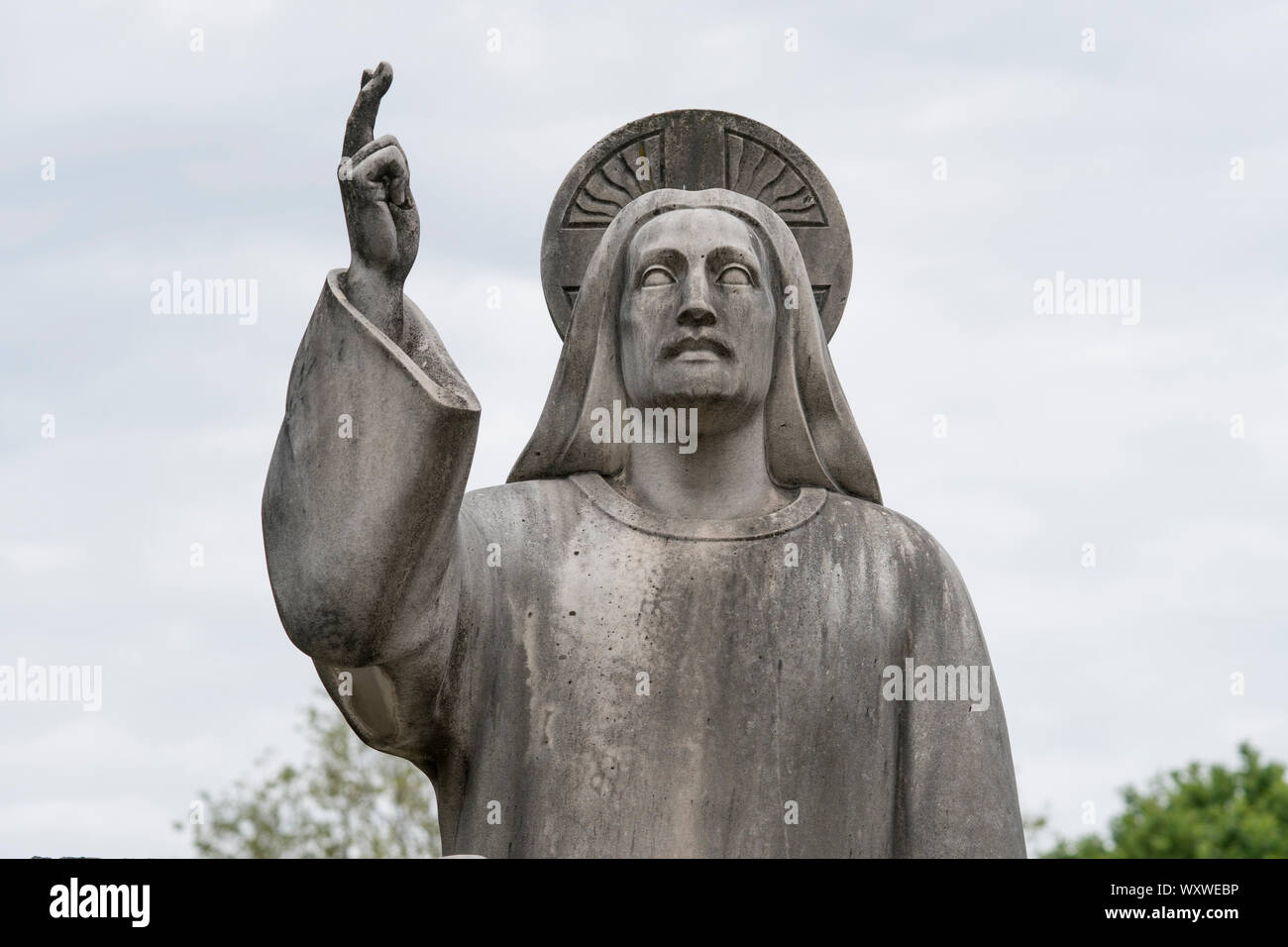 Milan, Italy: Jesus Christ ancient statue on a grave in the Cimitero ...