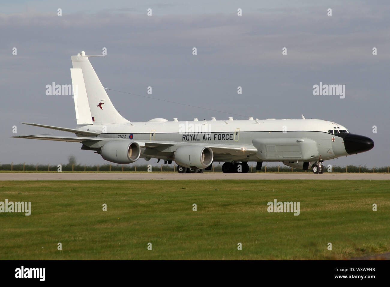 Rivet joint spy plane raf hires stock photography and images Alamy
