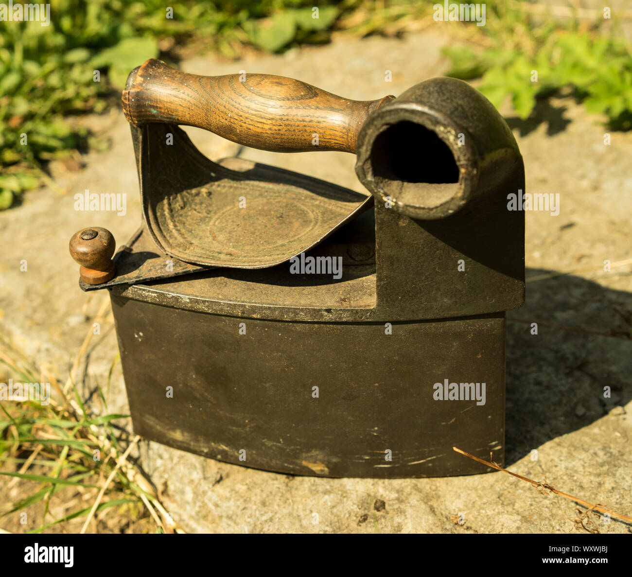 Charcoal iron hires stock photography and images Alamy