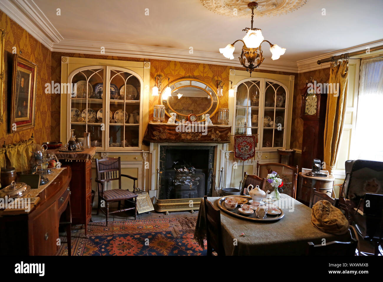 Get Inside The Victorian Home: A Portrait Of Domestic Life In Victorian England Background