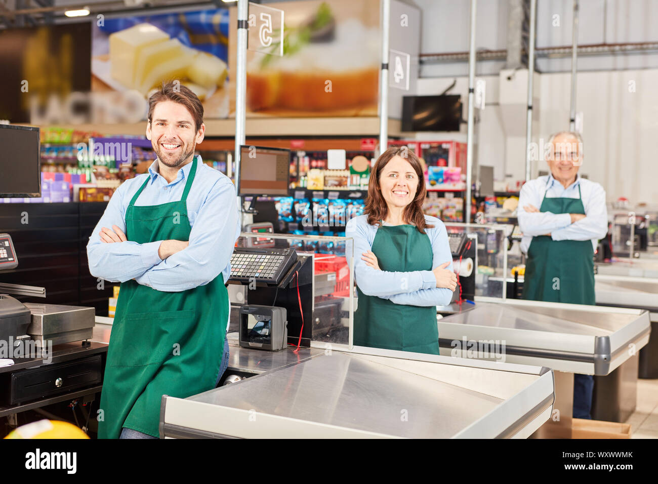 Supermarket checkout staff hi-res stock photography and images - Alamy
