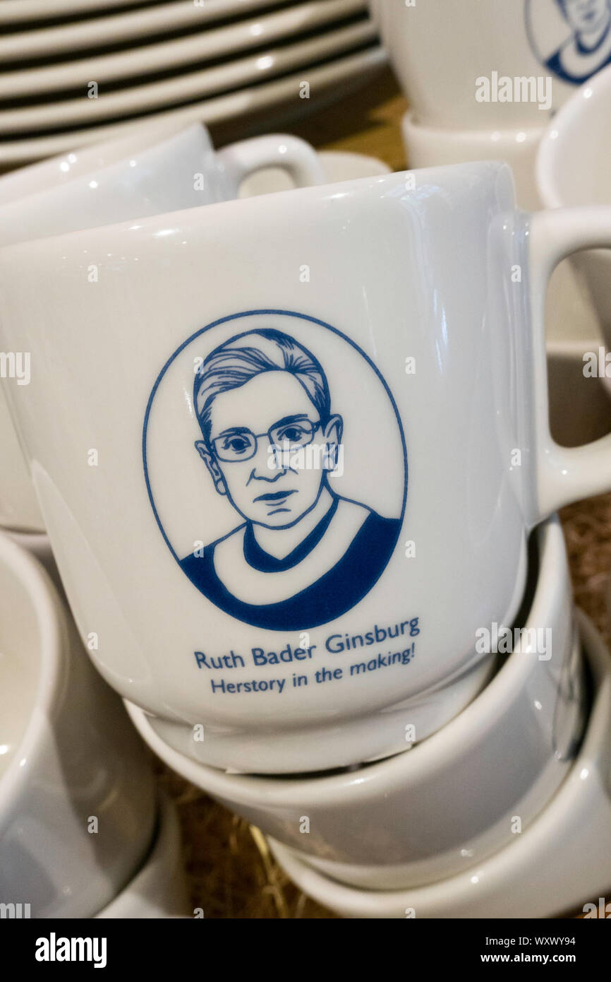 Fishs Eddy Home Goods Store, NYC Stock Photo Alamy