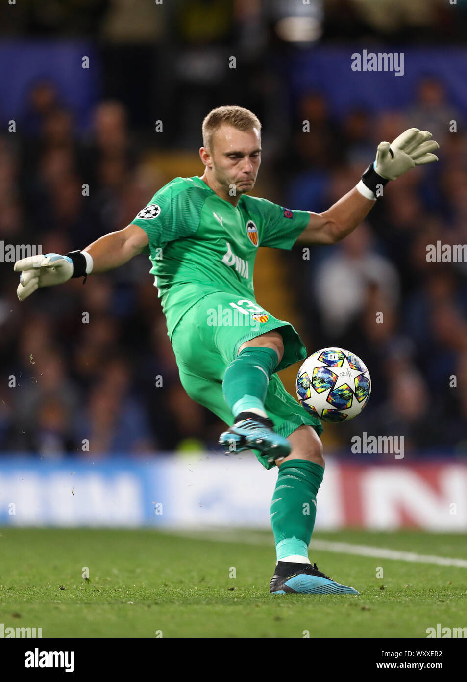 London, UK. 17th Sep, 2019. Jasper Cillessen of Valencia - Chelsea v Valencia, UEFA Champions League - Group H, Stamford Bridge, London, UK - 17th September 2019  Editorial Use Only Credit: MatchDay Images Limited/Alamy Live News Stock Photo