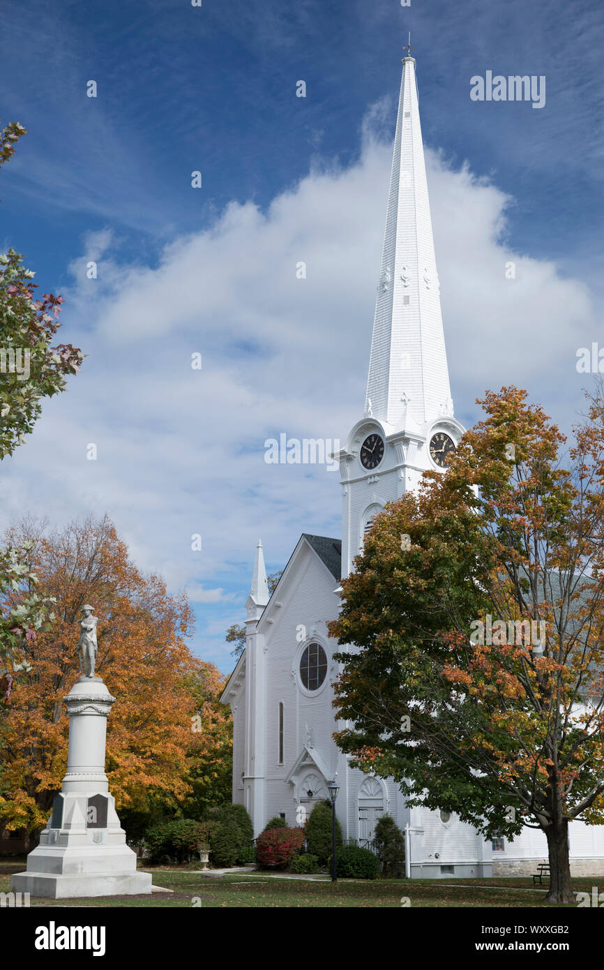 Typical stylish and elegant white clapboard New England First Congregational church with war memorial commemorating local men in Manchester, Vermont, Stock Photo