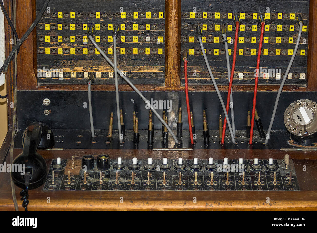 Manual telephone switchboard with handset hires stock photography and images Alamy