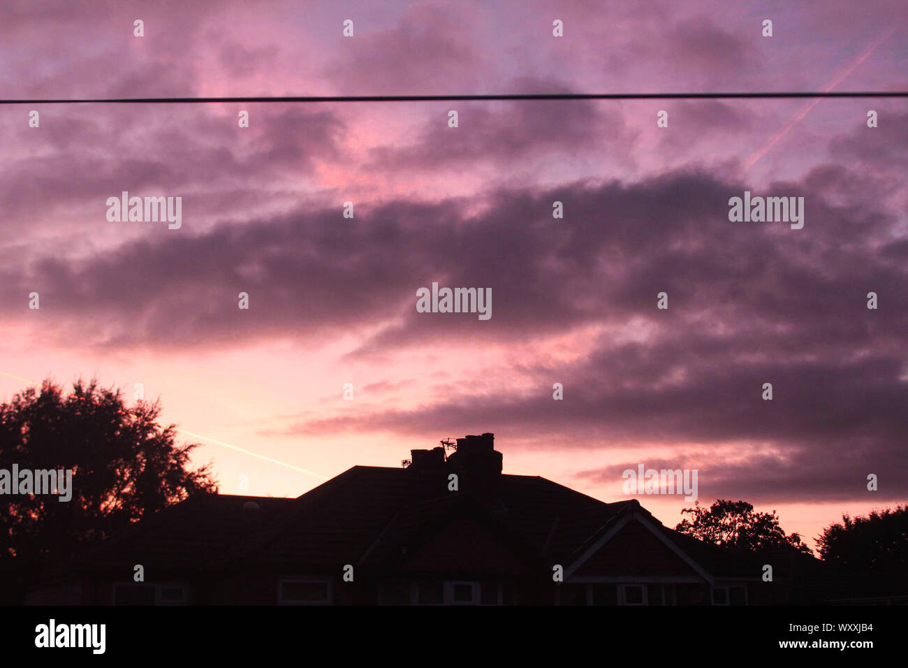 a pretty purple sunset over houses in Manchester Stock Photo