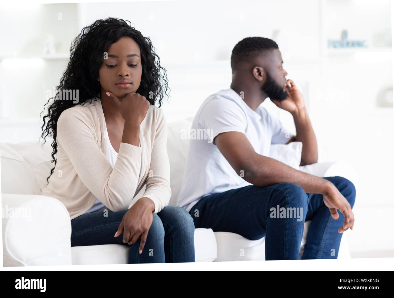 People sitting on sides hi-res stock photography and images - Alamy