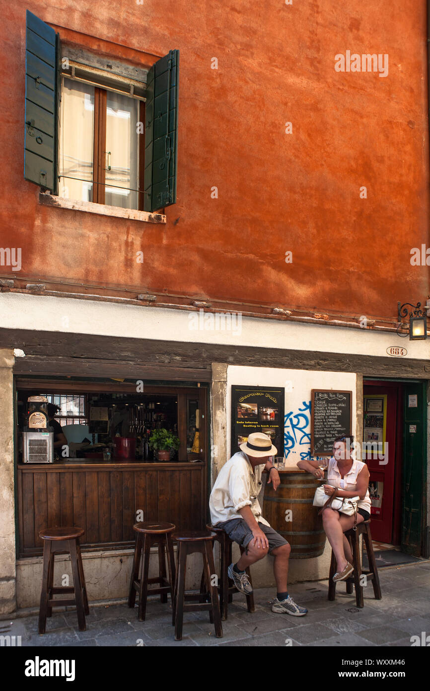 Corner pub venice hires stock photography and images Alamy