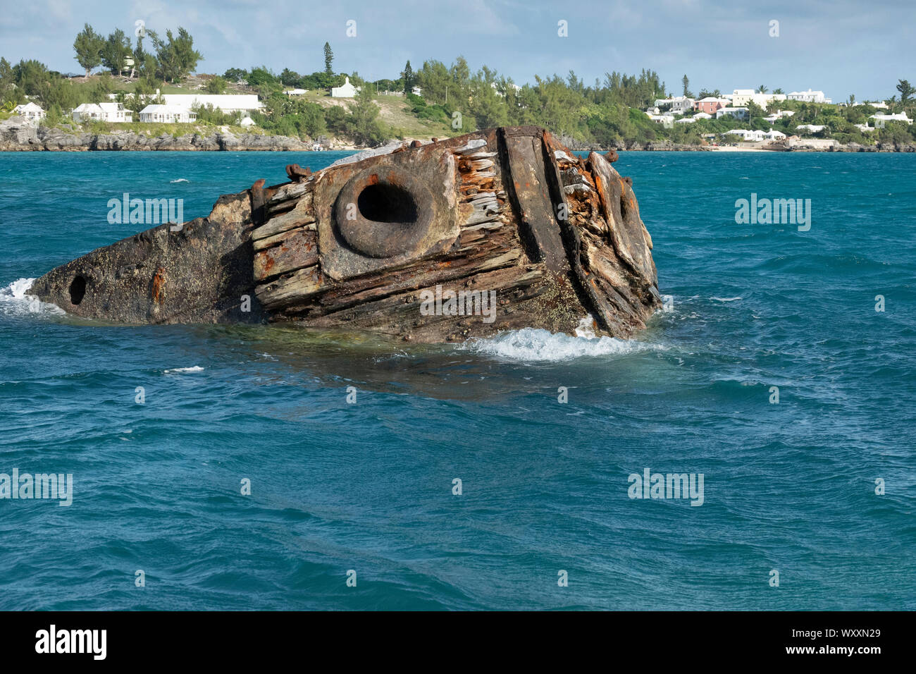 Shipwreck of HMS Vixen in Bermuda waters with the prow remaining on the surface Stock Photo