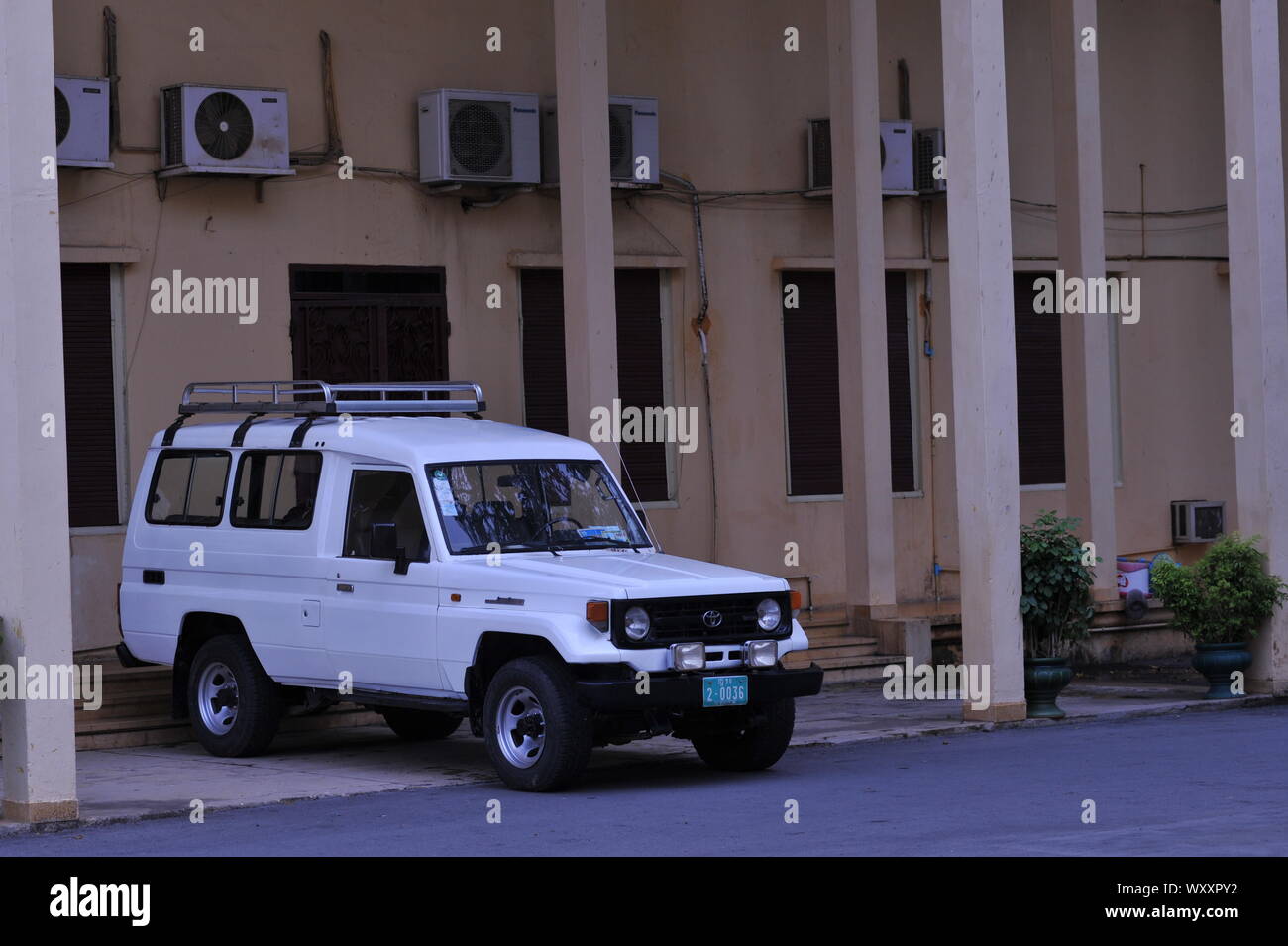 Old White Toyota Land Cruiser Parked At The Royal Palace Phnom Penh Cambodia Credit Kraig Lieb Stock Photo Alamy