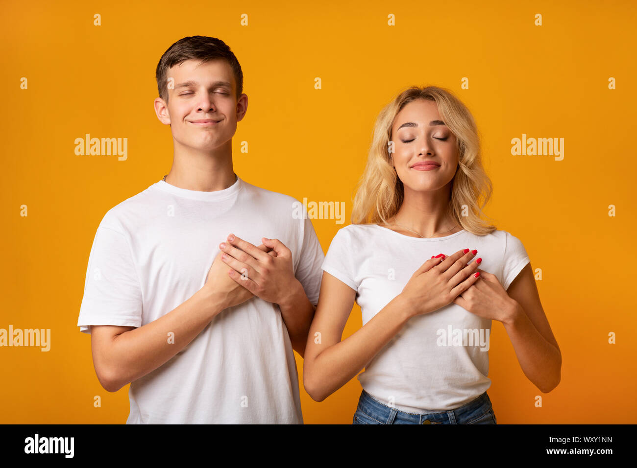 парень жест модель. парень сложил руки на груди. благодарность федерального агентства по делам молодежи. благодарный молодой. благодарственное письмо молодежи.