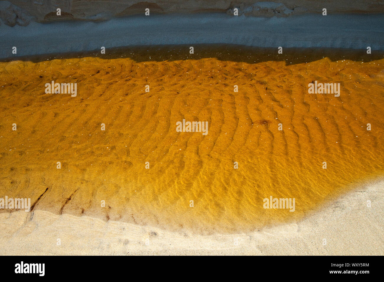 Detalles de arena y agua (Sand and water features). Playa Dail Beag Beach. Lewis Island. Outer Hebrides. Scotland, UK Stock Photo