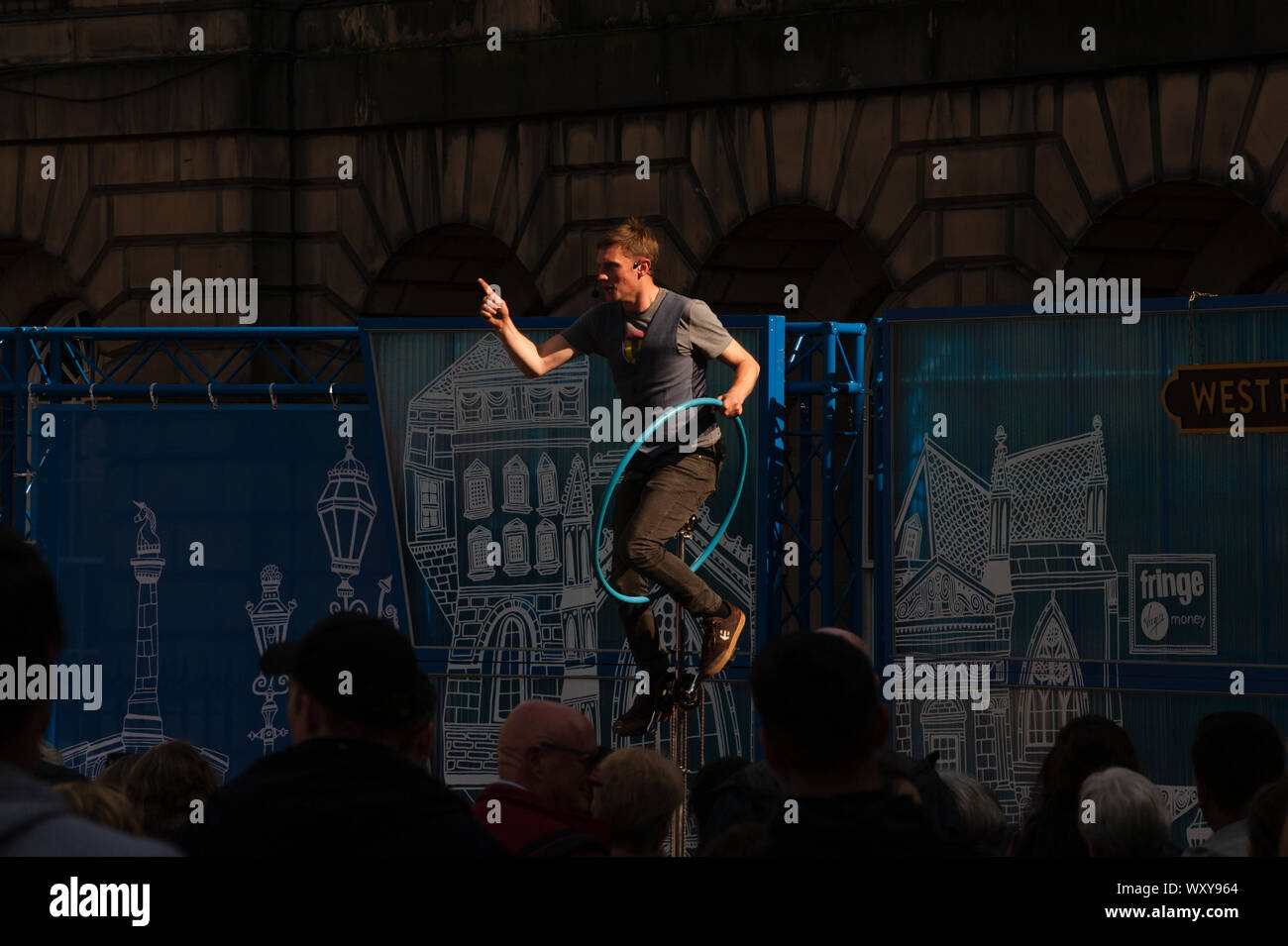 Juggling edinburgh hires stock photography and images Alamy